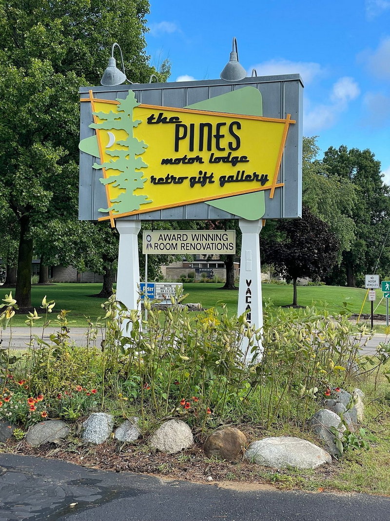 Pines Motor Lodge & Retro Gift Gallery - From Web Listing (newer photo)
